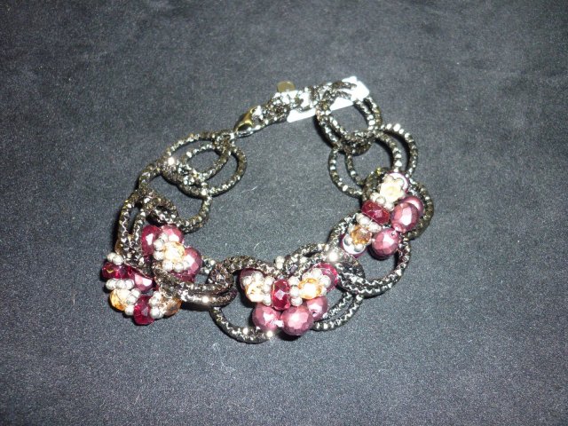 bracciale f